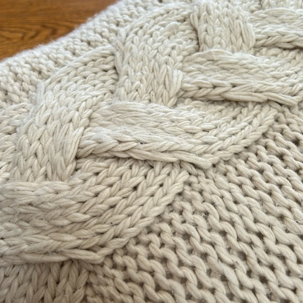 Chunky cable knit 24” square accent pillow. Cream color. Great condition.